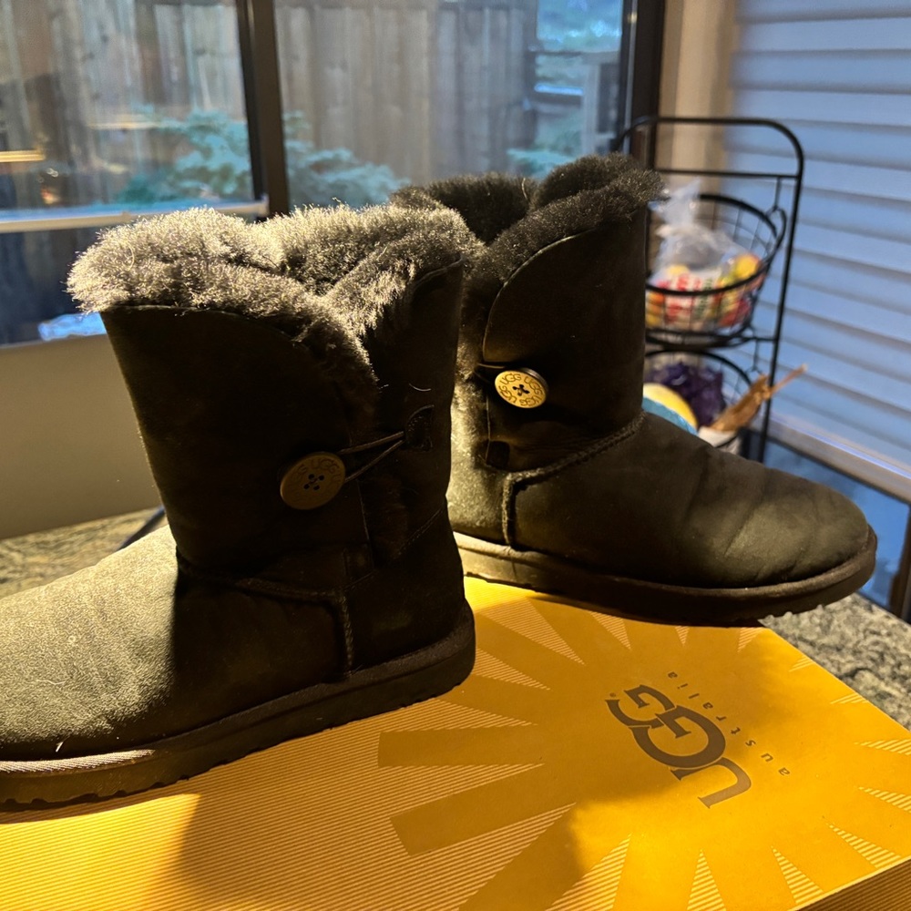 SOLD Ugg Bailey boots like new SOLD elsewhere